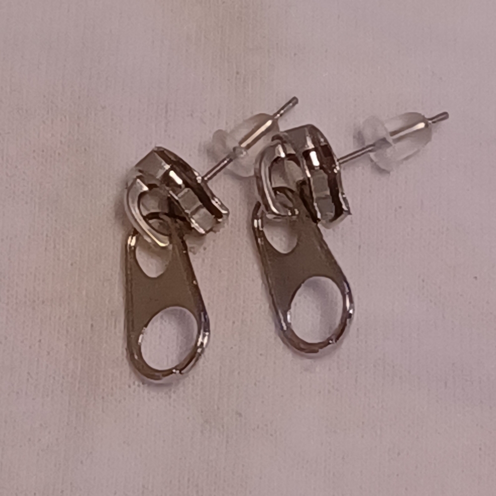 Zipper stud earrings
